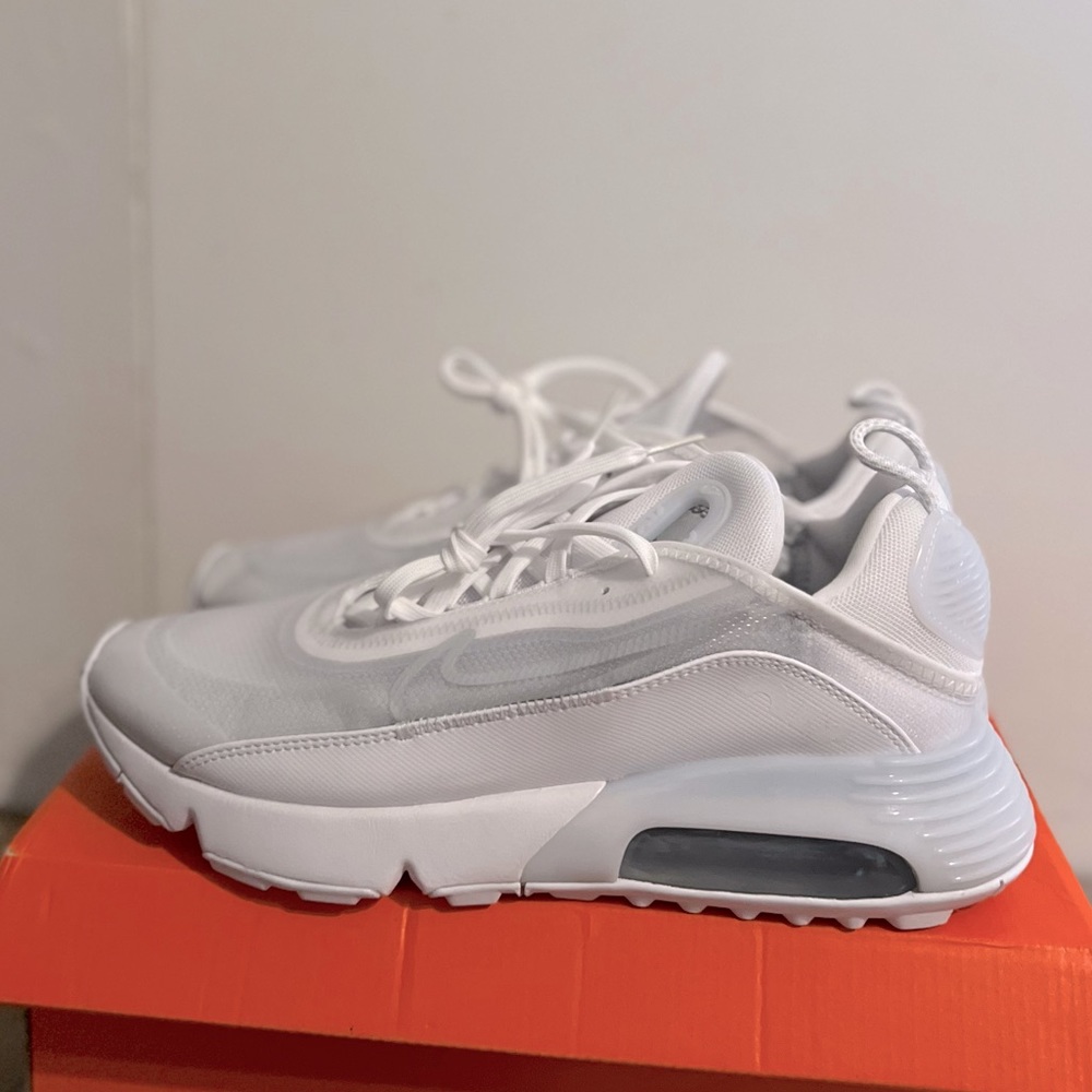 Nike Air Max 2090 "Triple White" Sz 9.5